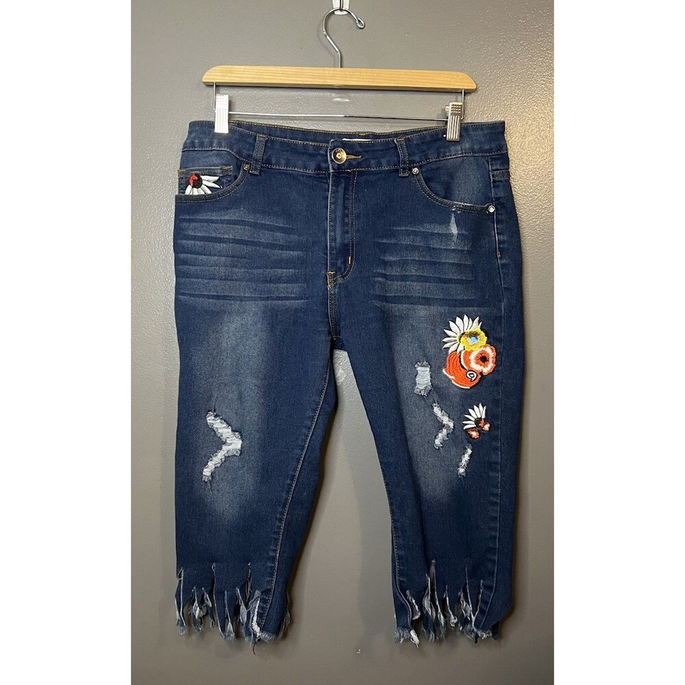 AQ Jeans Floral Embroidered Stretch Fringed Jorts Denim Size 15 Waist 34”